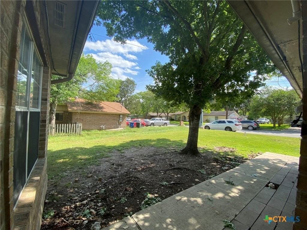 570 Beverly Ln - Photo 2 of 13