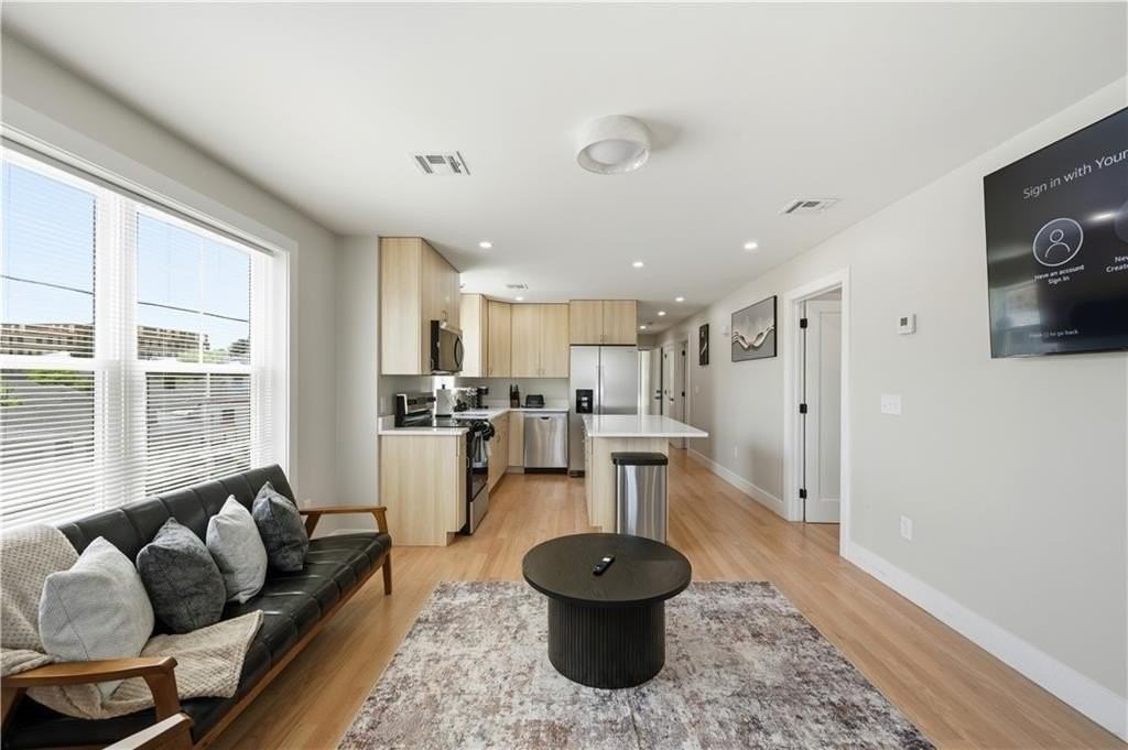 160 Cumberland St - Photo 4 of 26