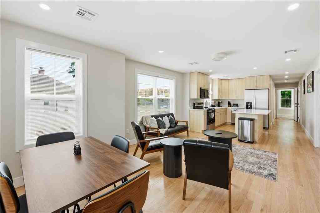 160 Cumberland St - Photo 7 of 26