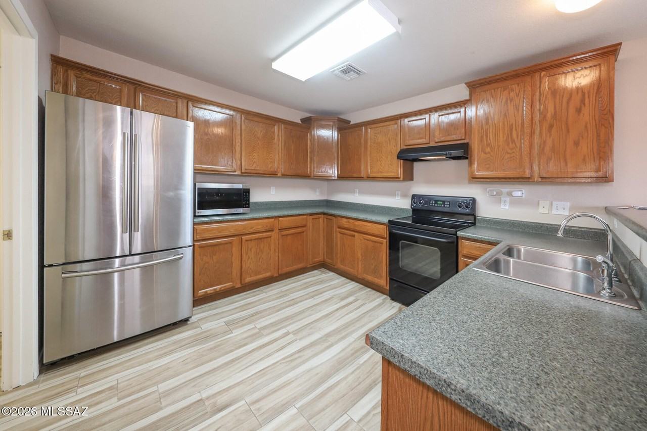 2416 W Chris Oliver Way - Photo 5 of 25