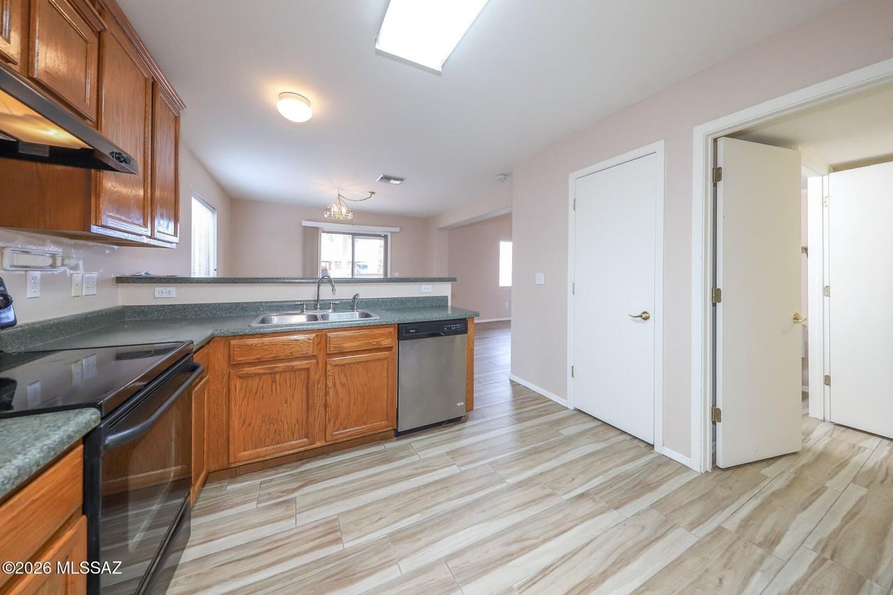 2416 W Chris Oliver Way - Photo 6 of 25