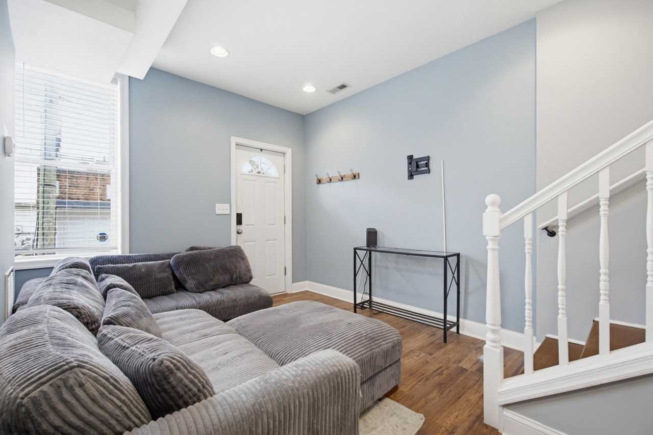 1429 Olive St - Photo 3 of 33