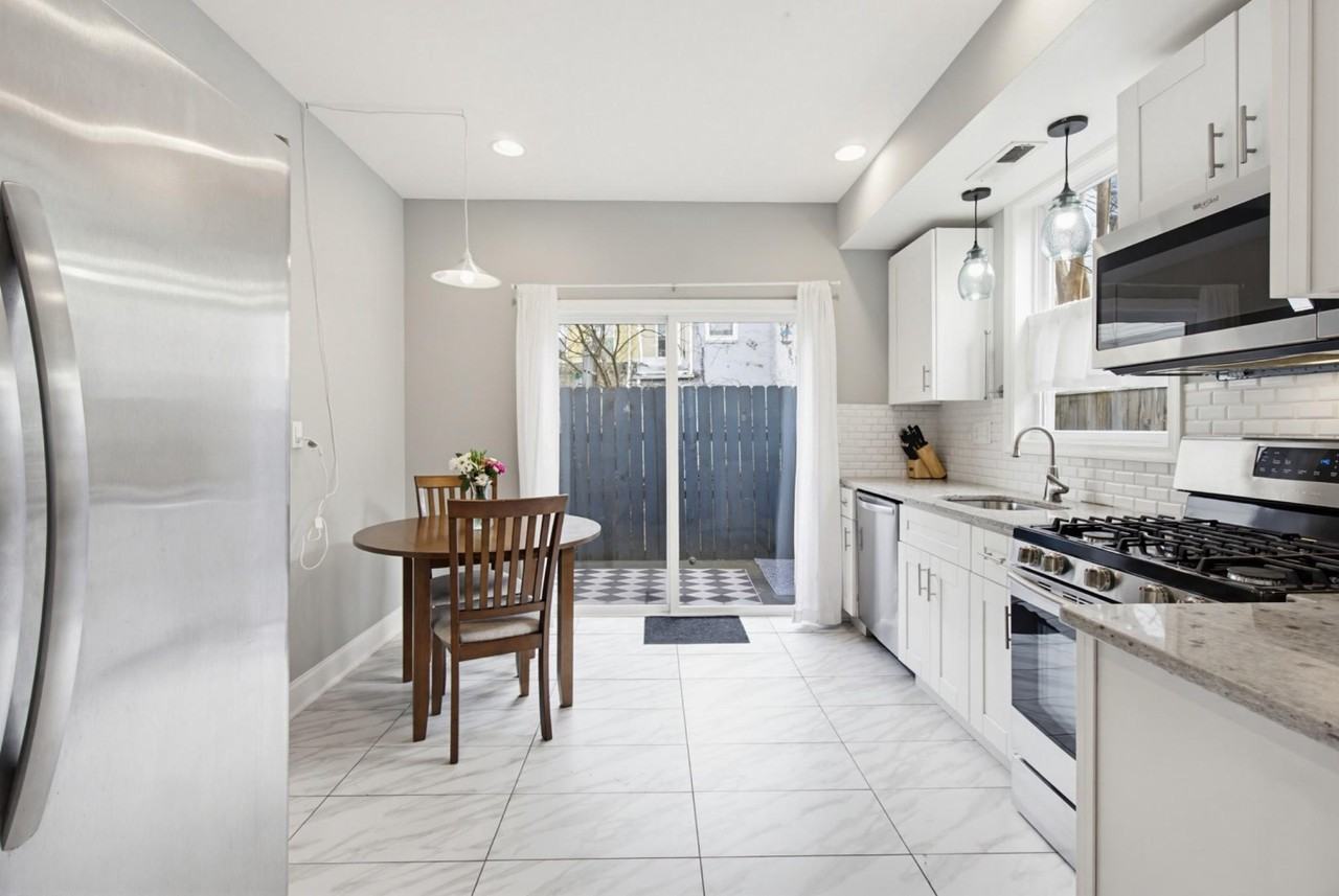 1429 Olive St - Photo 5 of 33