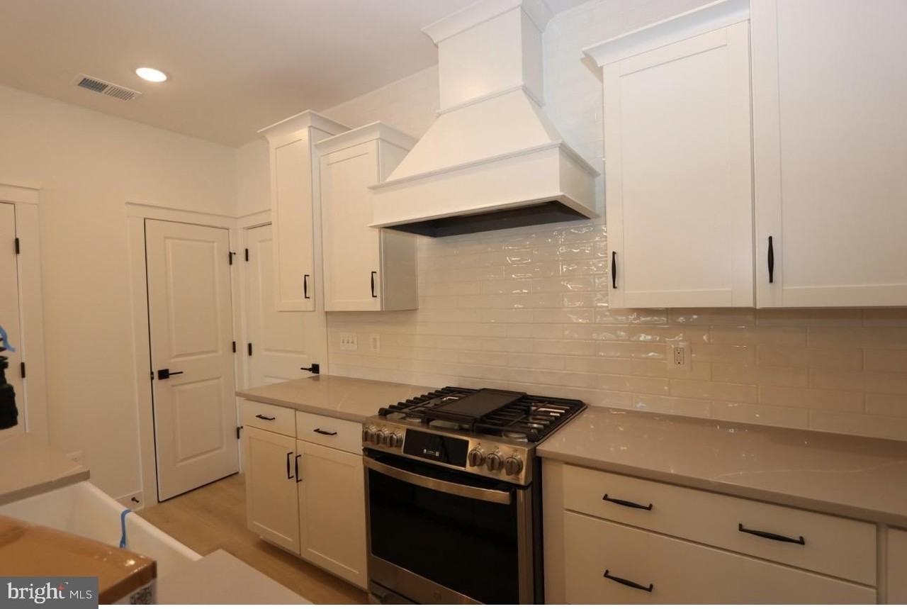 117 E Cromwell St #A - Photo 6 of 35