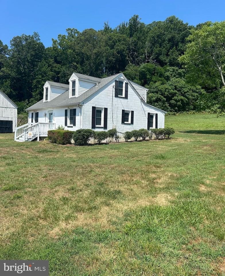 7095 Rose Hill Rd - Photo 4 of 25