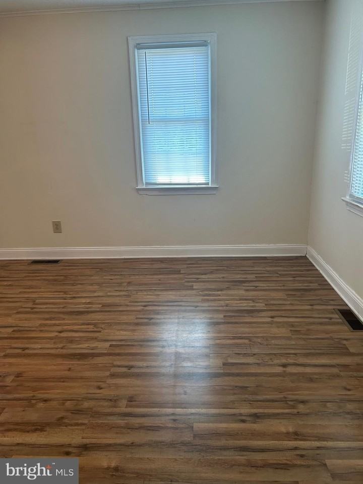 7095 Rose Hill Rd - Photo 6 of 25