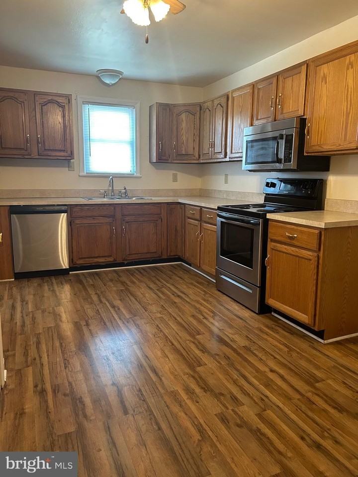 7095 Rose Hill Rd - Photo 7 of 25