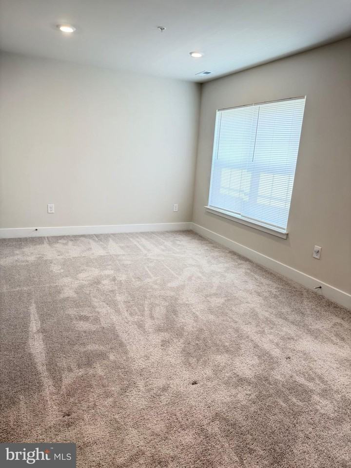 1235 Greylock Ln - Photo 5 of 29