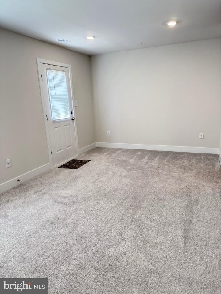 1235 Greylock Ln - Photo 6 of 29
