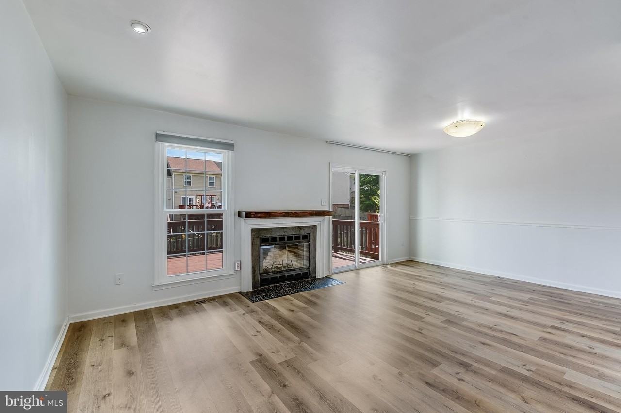 1806 Glendale Ln - Photo 2 of 31