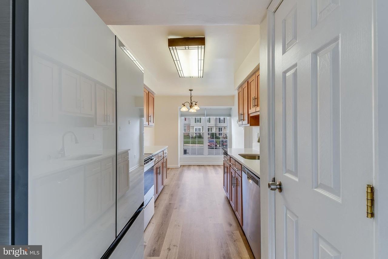1806 Glendale Ln - Photo 3 of 31