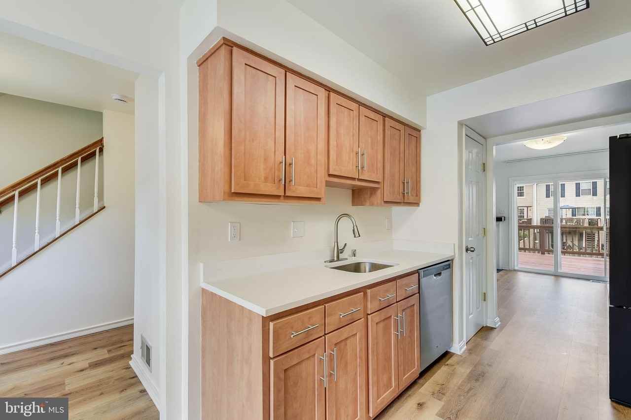 1806 Glendale Ln - Photo 4 of 31