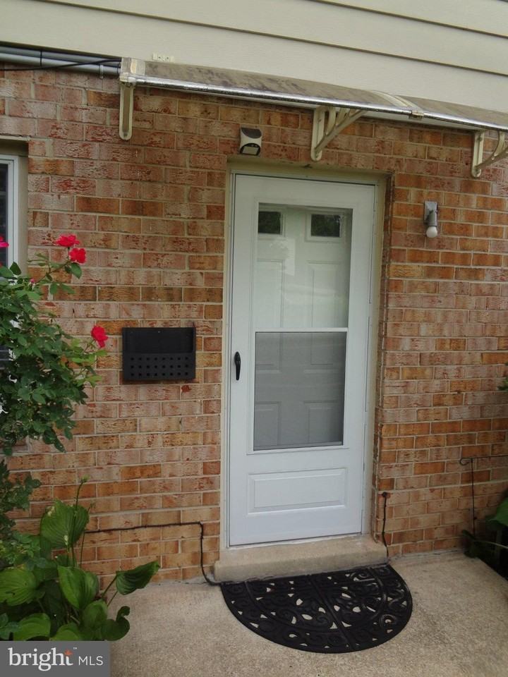 17540 Queen Elizabeth Dr - Photo 2 of 12