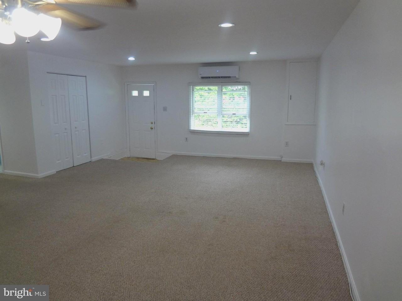 17540 Queen Elizabeth Dr - Photo 3 of 12