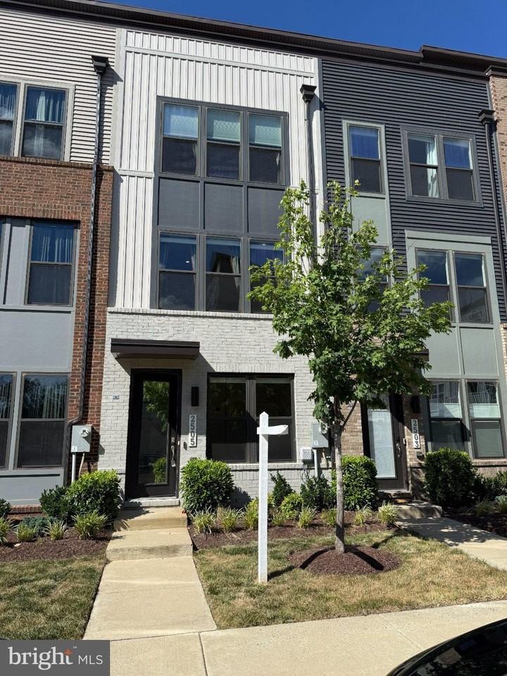 2505 Nicholson St - Photo 2 of 41