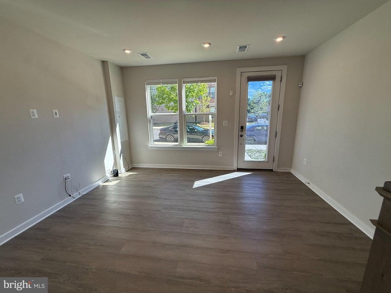 2505 Nicholson St - Photo 3 of 41