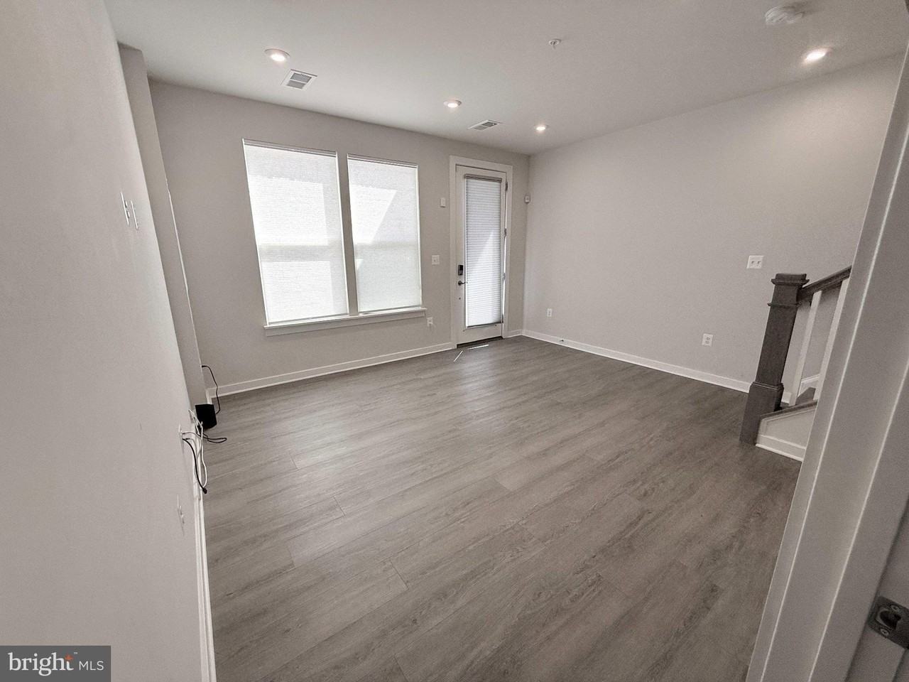 2505 Nicholson St - Photo 4 of 41