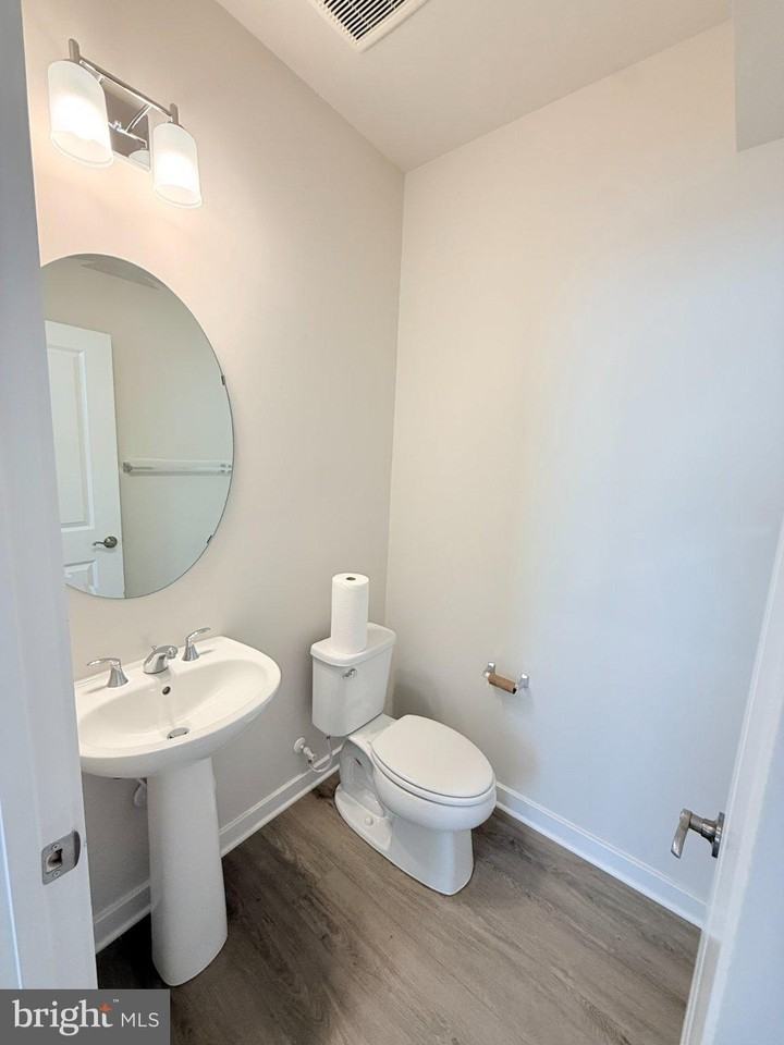 2505 Nicholson St - Photo 7 of 41