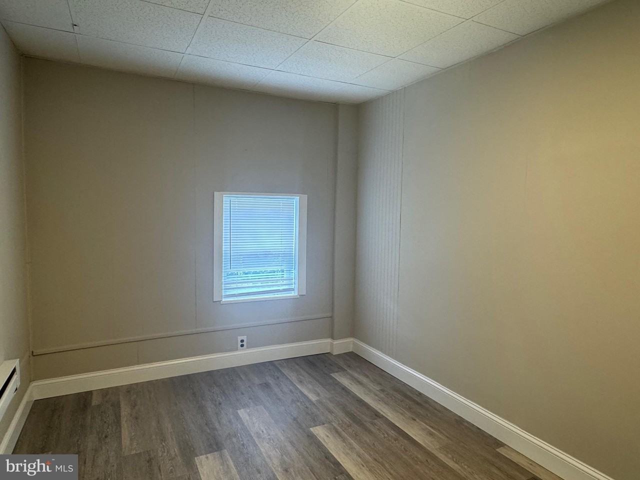 694 N Delaware St - Photo 4 of 7