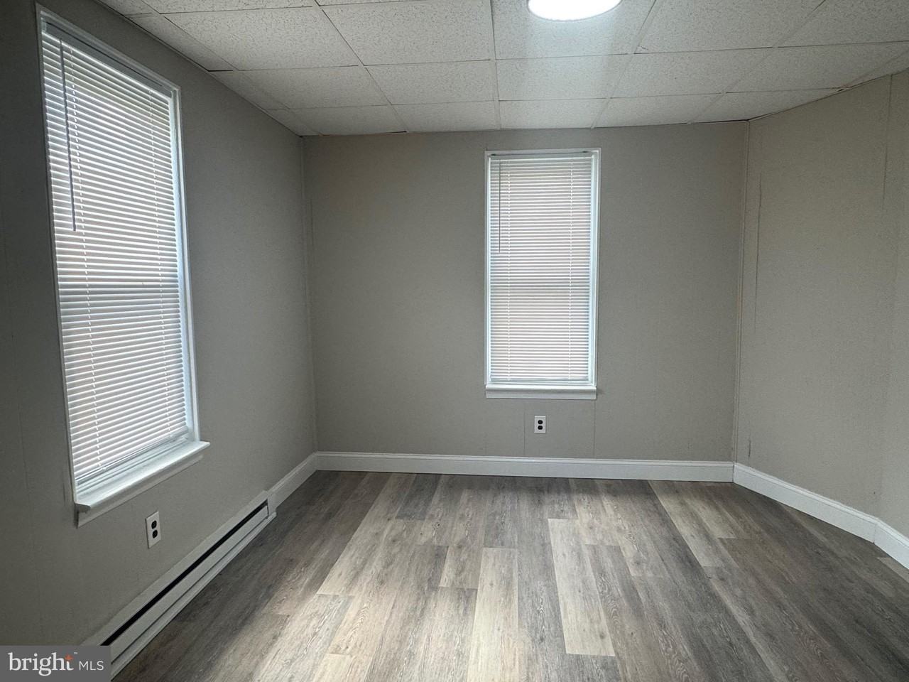 694 N Delaware St - Photo 5 of 7