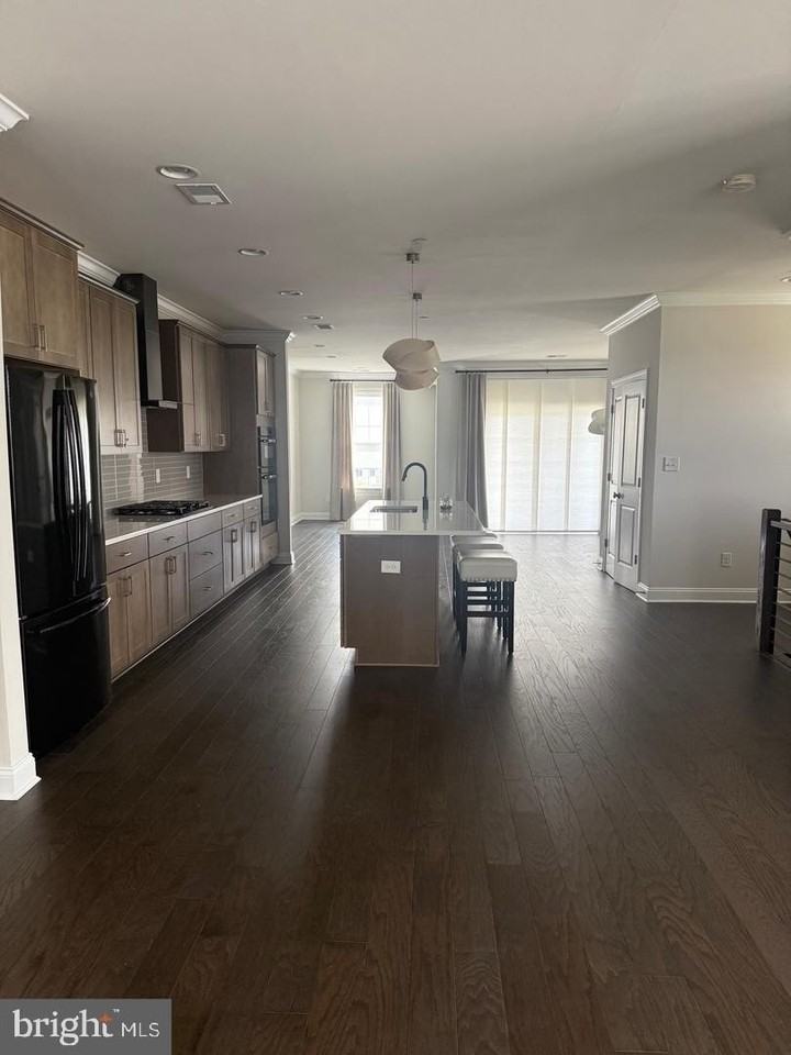 201 Charles Ellis Dr - Photo 3 of 16