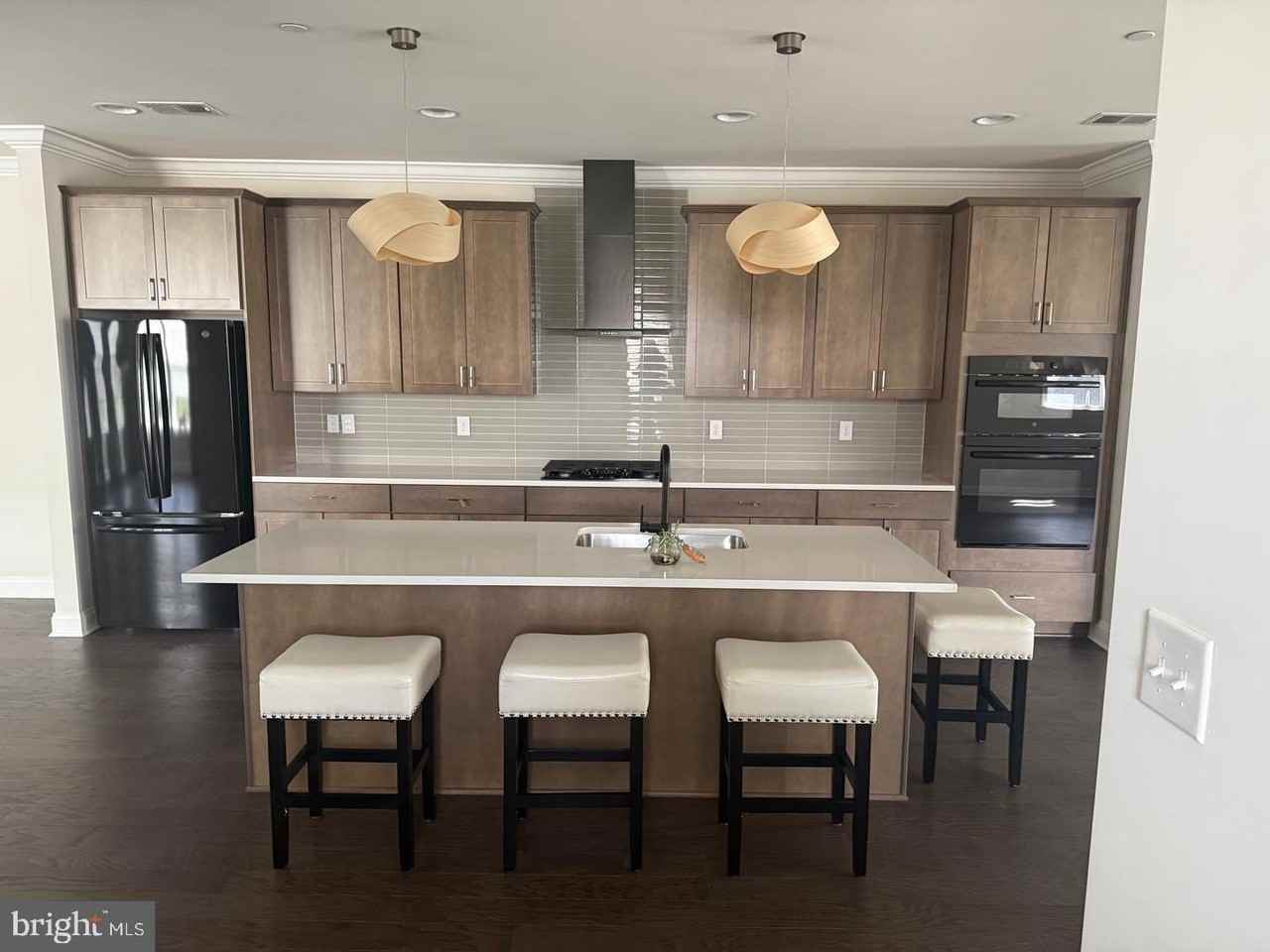 201 Charles Ellis Dr - Photo 4 of 16