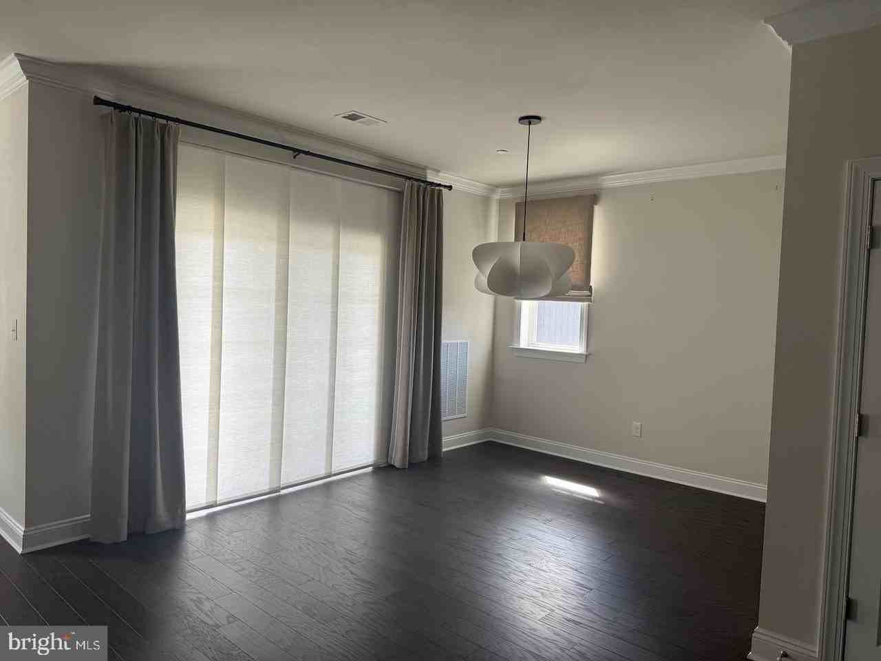 201 Charles Ellis Dr - Photo 5 of 16