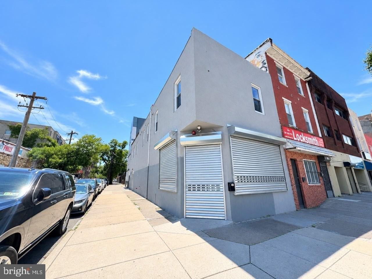 700 W Girard Ave