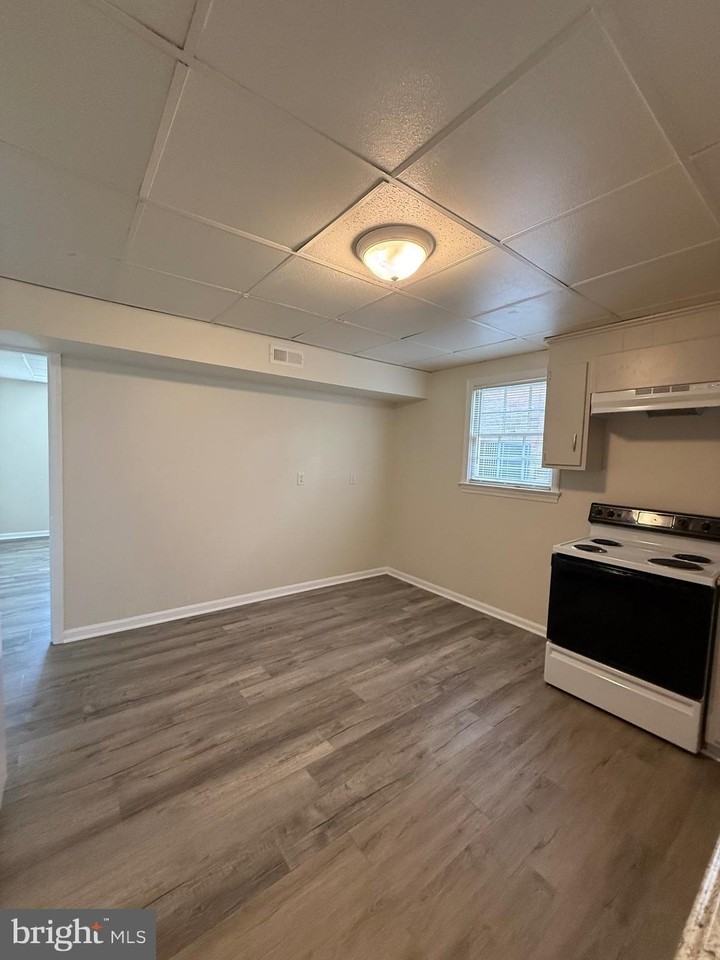 1212 Payne St - Photo 6 of 13