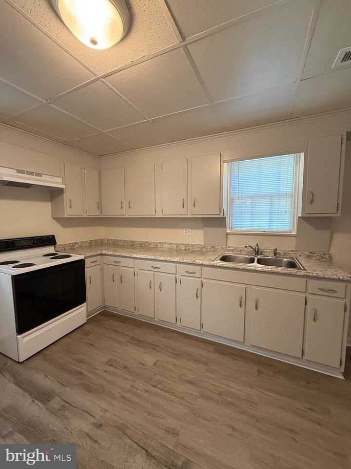 1212 Payne St - Photo 7 of 13