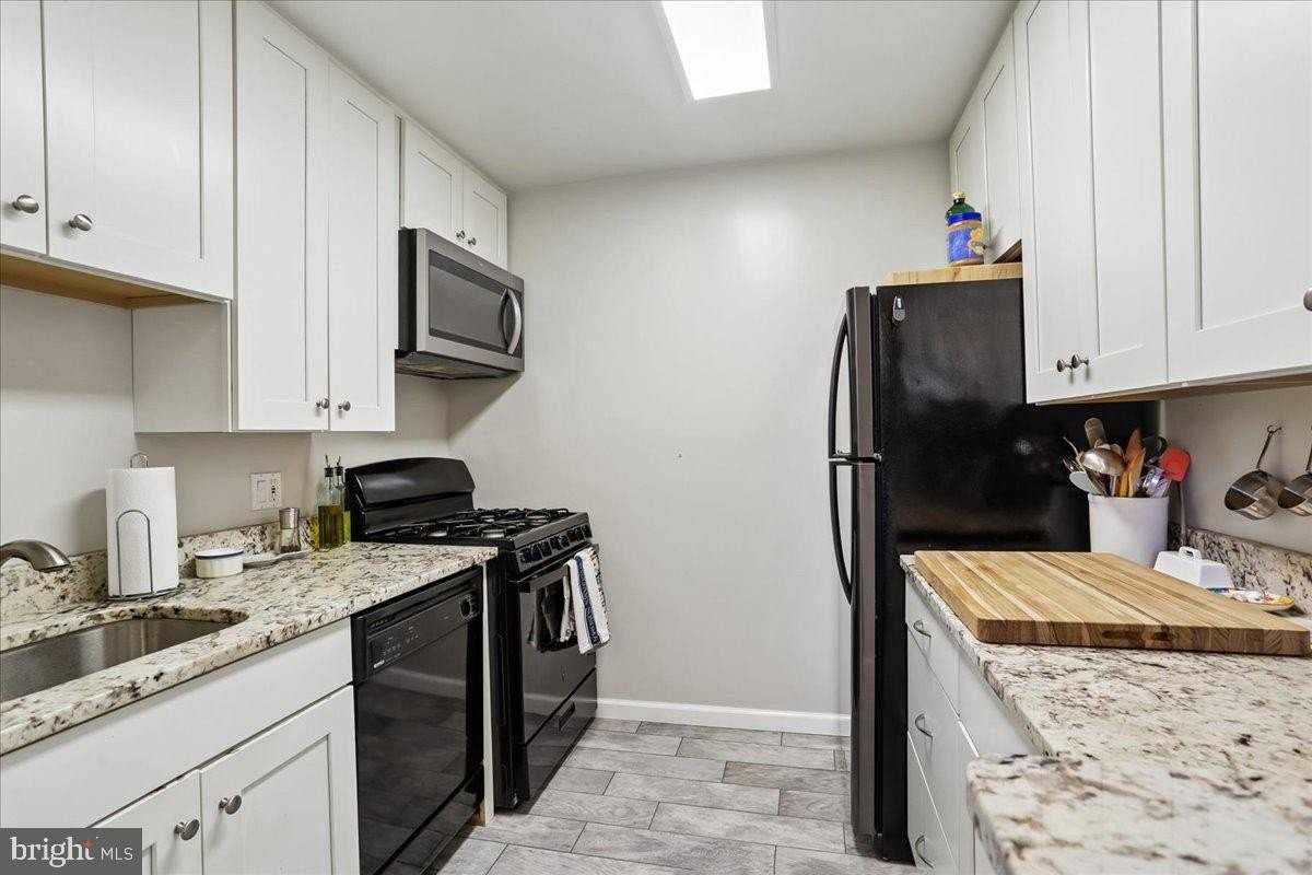 1923 Wilson Ln #103 - Photo 6 of 37