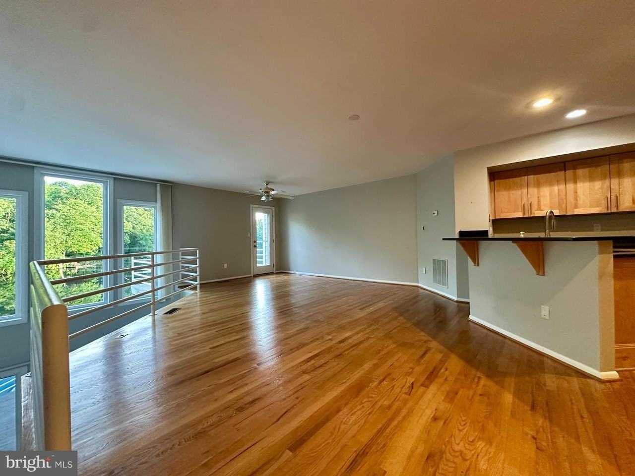 1975 Lakeport Way - Photo 5 of 35