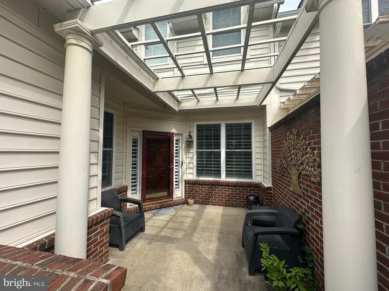 44322 Mchenry Sq - Photo 3 of 25