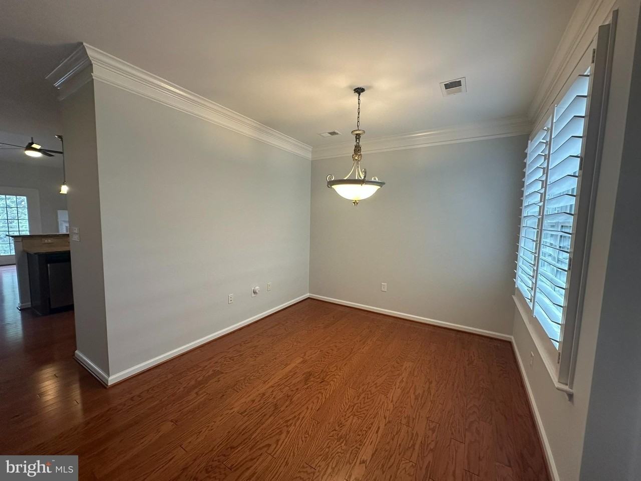 44322 Mchenry Sq - Photo 4 of 25