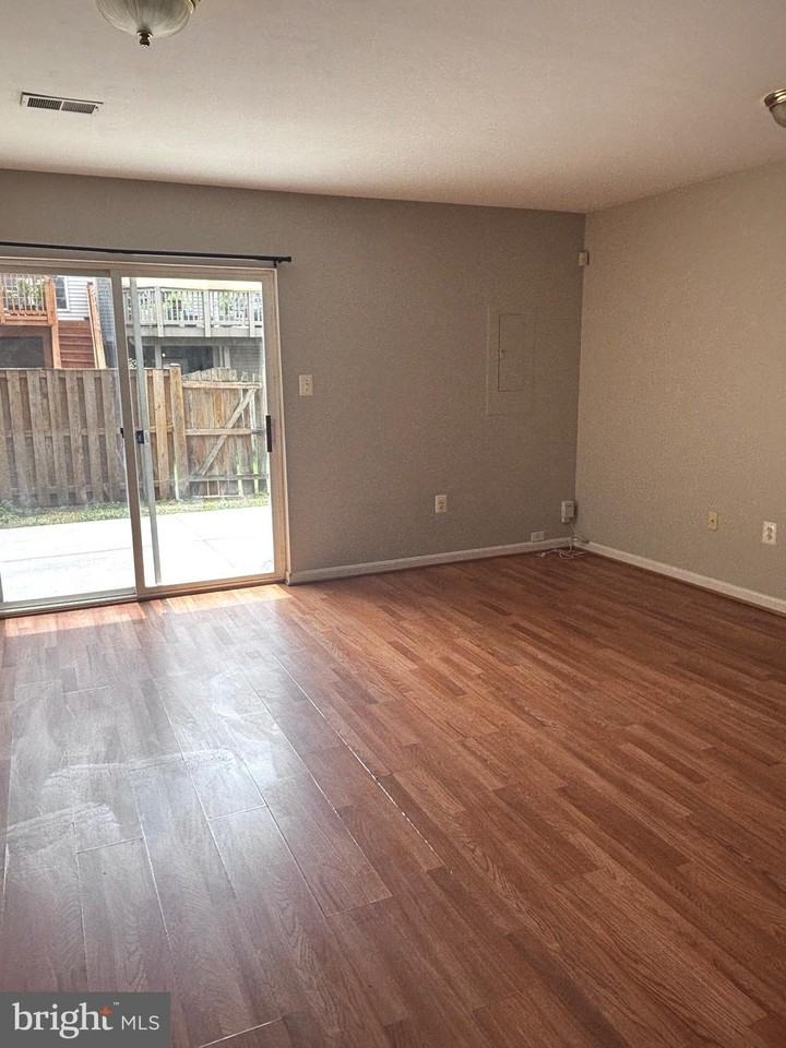 11105 Doubleday Ln - Photo 3 of 28