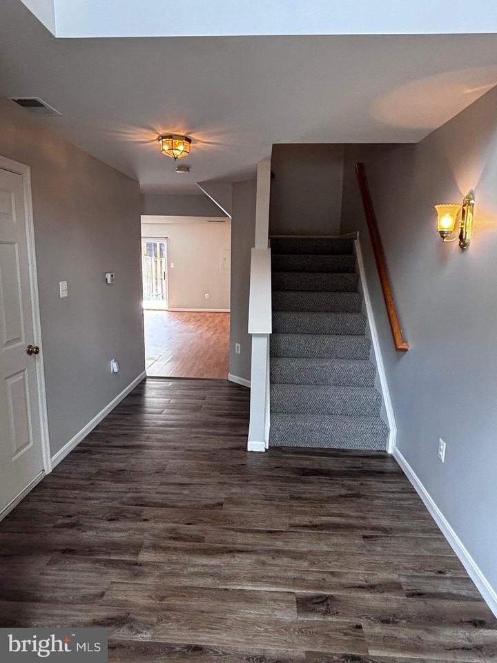 11105 Doubleday Ln - Photo 4 of 28
