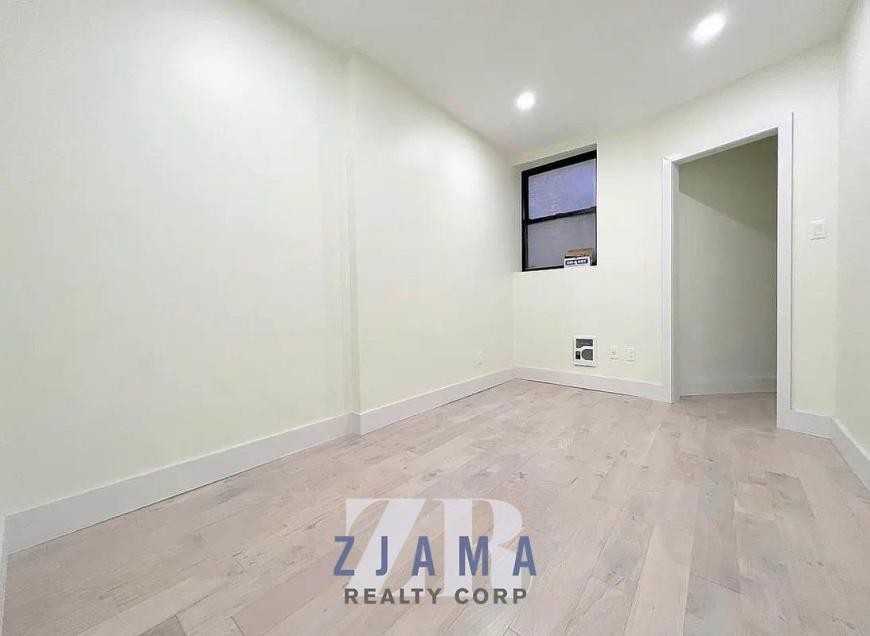2112 Regent Pl - Photo 4 of 8