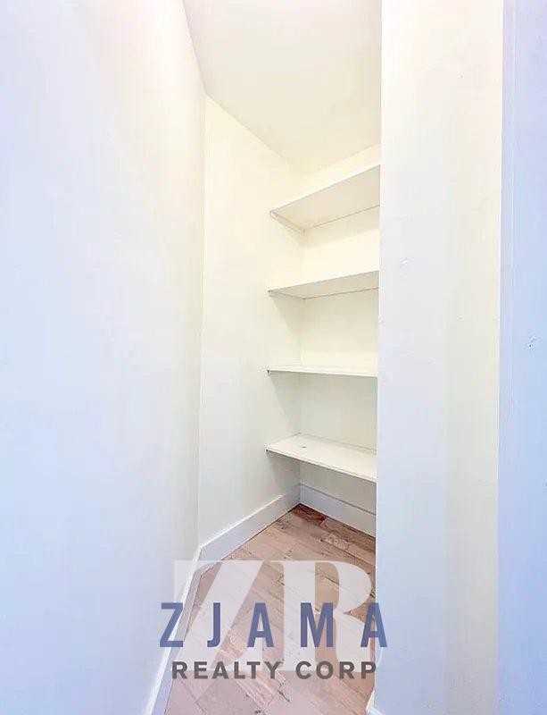 2112 Regent Pl - Photo 5 of 8