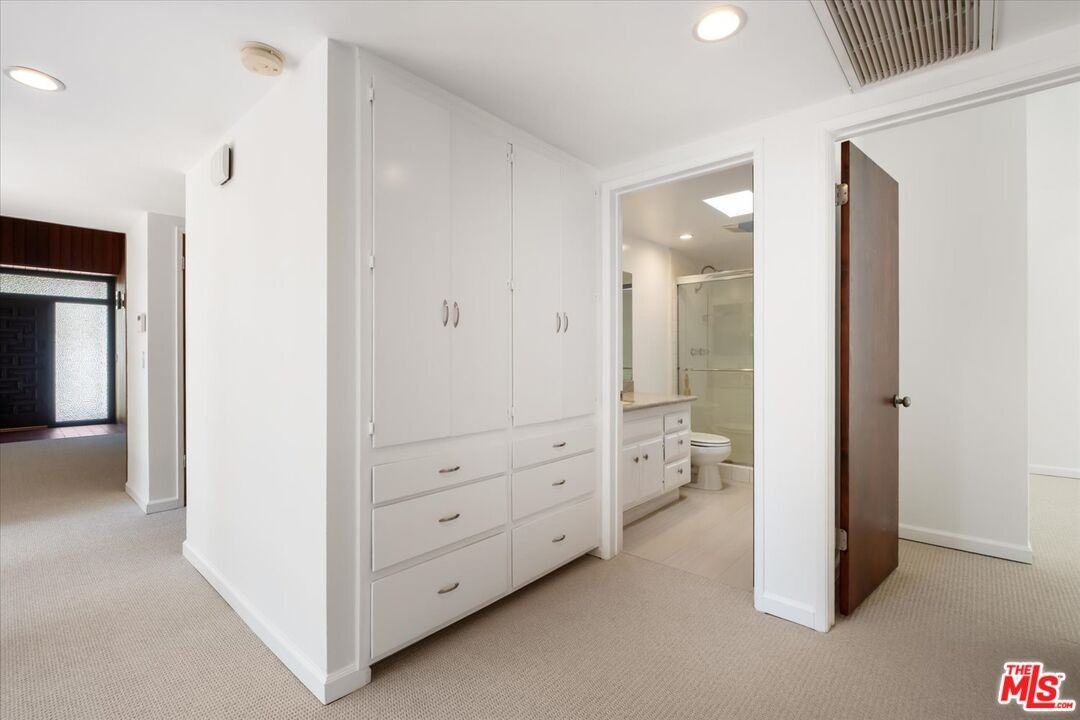 1528 Rising Glen Rd - Photo 5 of 8