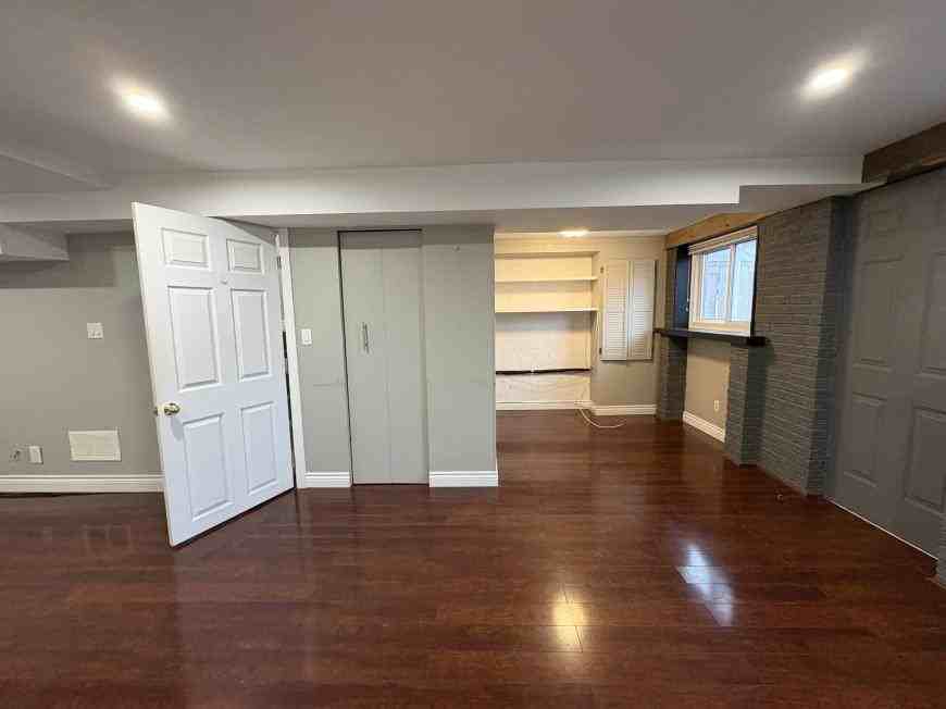 136 2-136 Mooregate Crescent - Photo 6 of 10