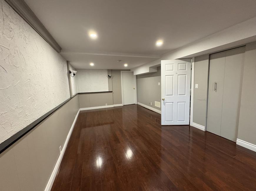 136 2-136 Mooregate Crescent - Photo 7 of 10