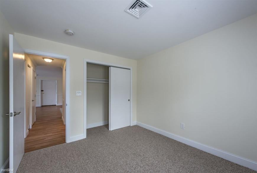 8 Westgate Dr - Photo 3 of 10