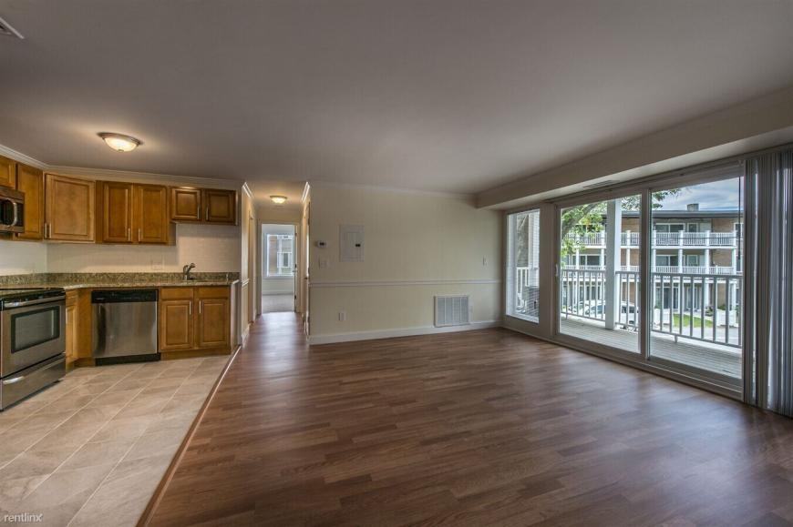 8 Westgate Dr - Photo 5 of 10