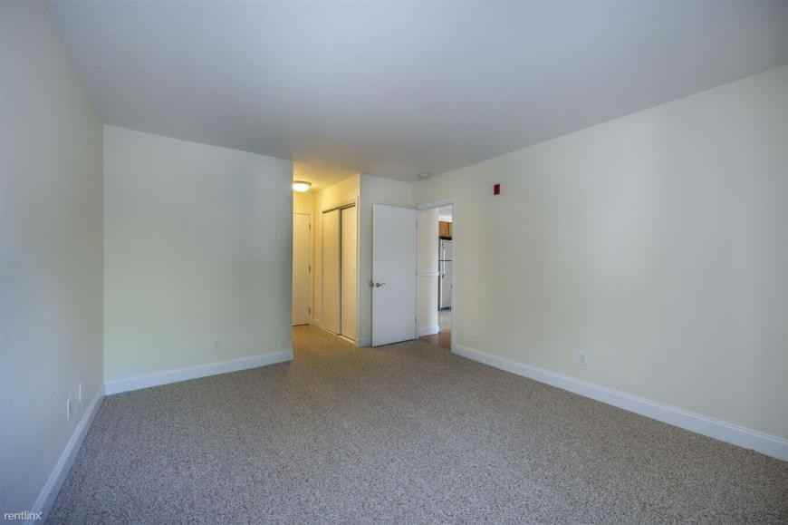 8 Westgate Dr - Photo 7 of 10