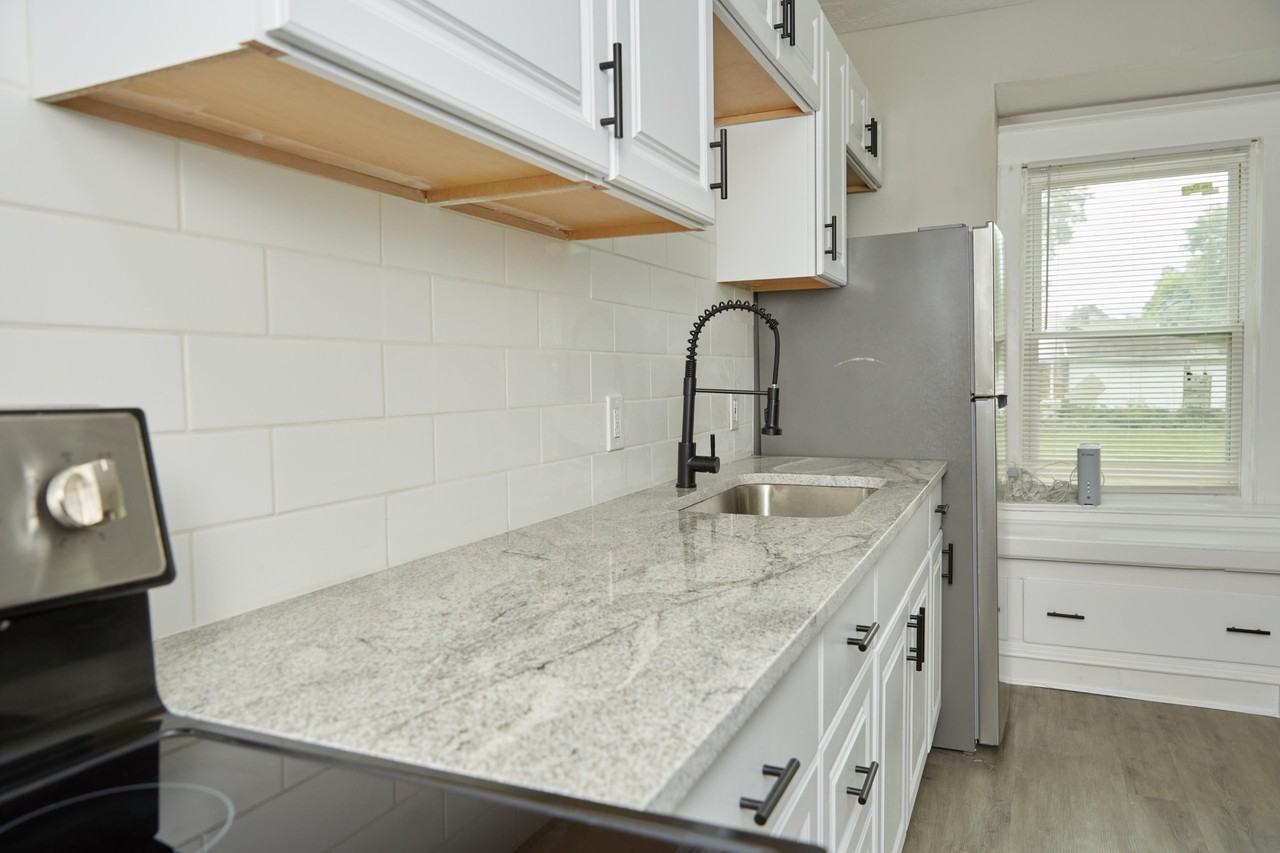 Agnes Ave - Photo 3 of 12