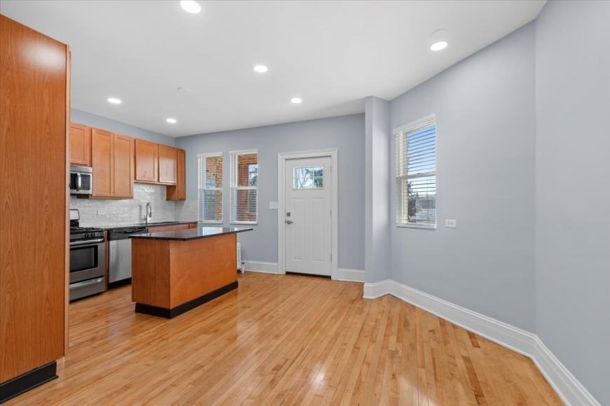 4139 W Leland Ave - Photo 7 of 10