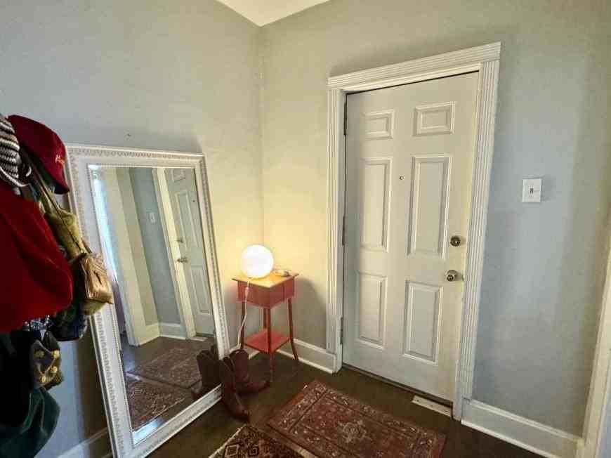 2552 N Southport Ave - Photo 2 of 10
