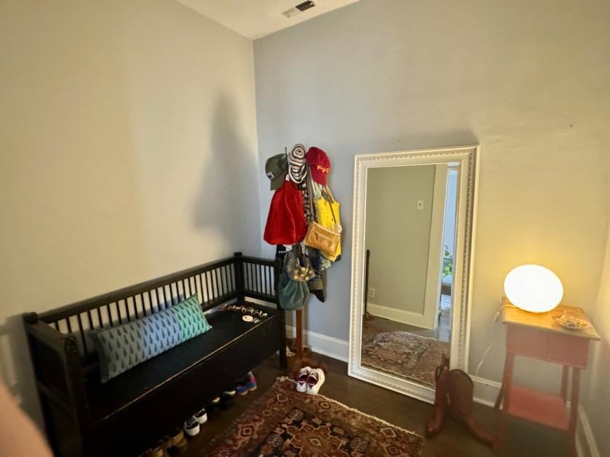 2552 N Southport Ave - Photo 3 of 10