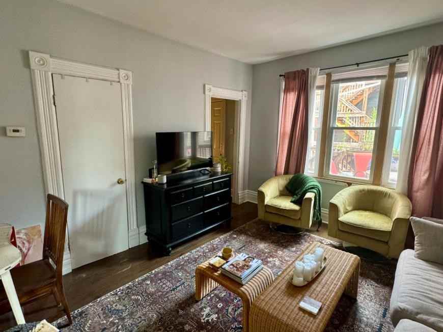 2552 N Southport Ave - Photo 6 of 10