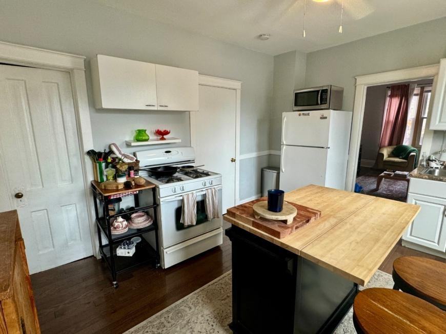 2552 N Southport Ave - Photo 7 of 10